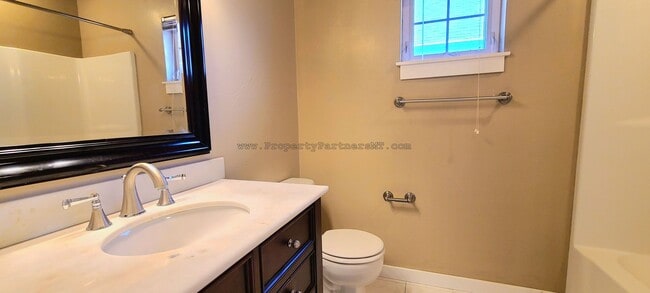 Building Photo - Beautiful 3 Bed 2.5 Bath Town house with ALL the amenities!