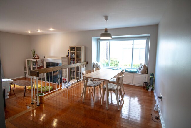 Building Photo - 71 Aiken St