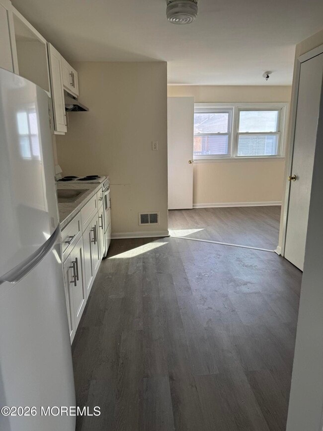 Building Photo - 14 Jahn St