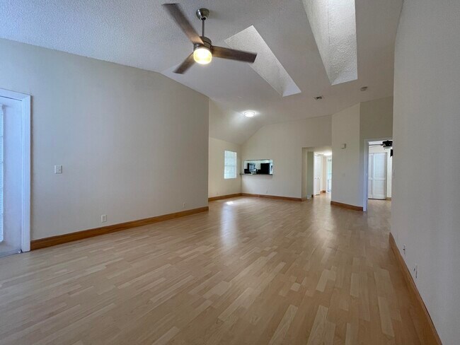Foto del edificio - 5301 Buckhead Cir