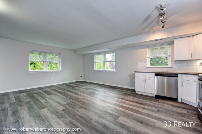 Building Photo - Euclid Place Apartments: 1 Bed 1 Bath With...