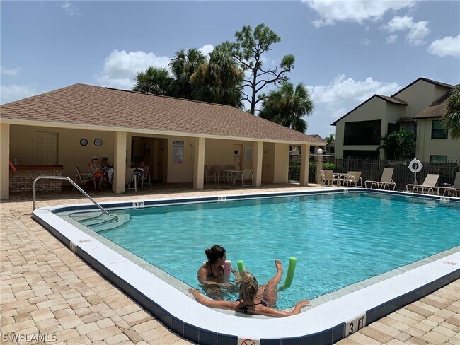 Foto del edificio - 8715 Charter Club Cir