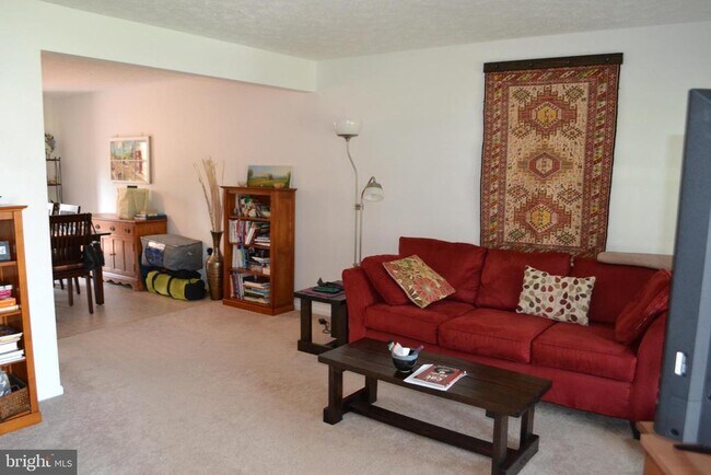Foto del edificio - 9325 Steeple Ct