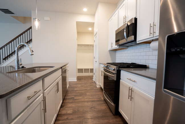 Kitchen - 854 Kinzer Ave