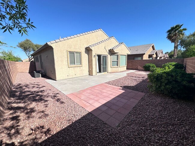 Foto del edificio - Single Story 3 Bed/2 Bathroom Home