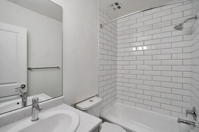 Photo du bâtiment - 309 - 357 Millstone Ave, 631 - 669 Rosehill Street