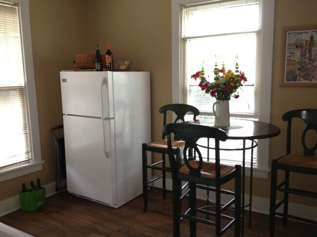 Kitchen - 616 E New York St