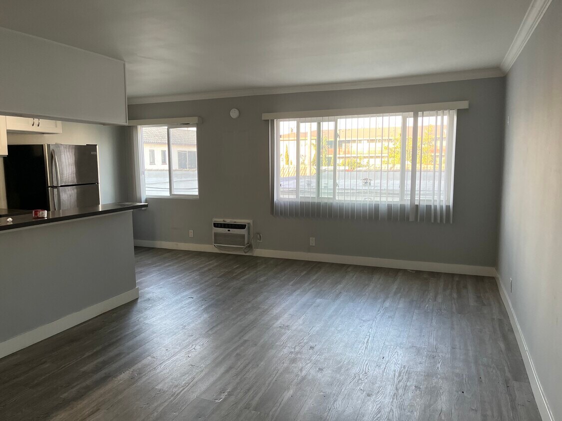 Foto principal - 1177 S Norton Ave