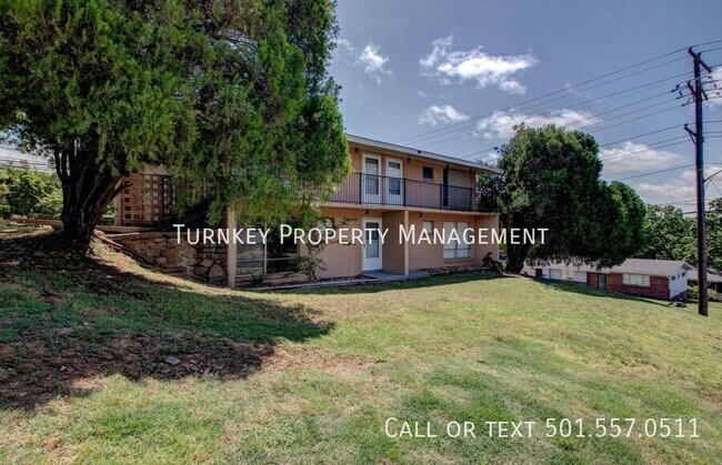 Building Photo - 4700 Lynn Ln
