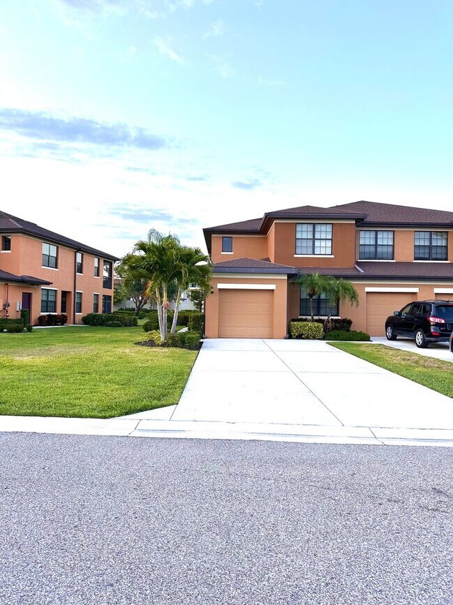 Building Photo - 3BR PLUS DEN IN ESTERO