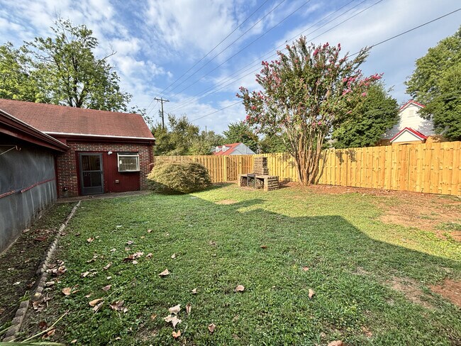 Building Photo - 1301 Richland Pl