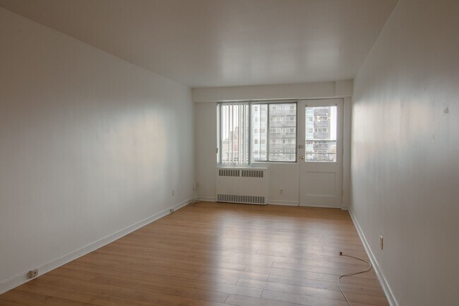 Building Photo - 3460 Rue Durocher