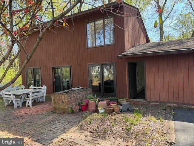 Foto del edificio - 11627 Pine Tree Dr