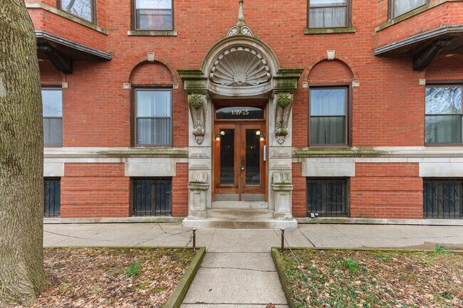 Building Photo - 1327 E 52nd St