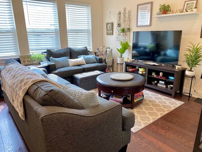 Living Room - 961 Shackamaxon St