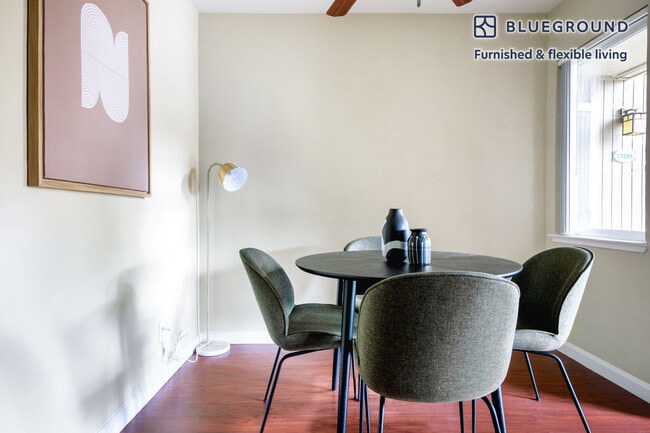 Foto del edificio - 37272 Spruce Terrace