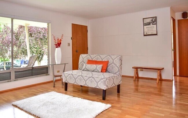 Building Photo - Laurelhurst Home