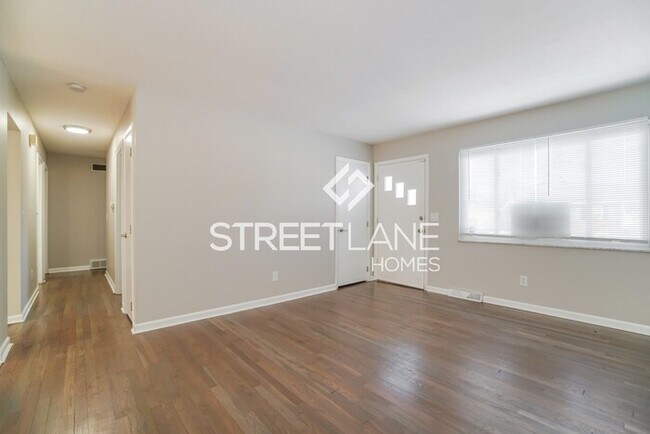 Building Photo - REDUCED!- 3 Bedroom in Columbus!