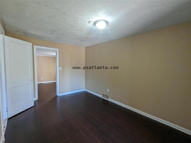 Building Photo - 4499 Rockbridge Rd SW