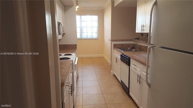 Building Photo - 2 br, 2 bath Condo - 100 SW 117th Ter