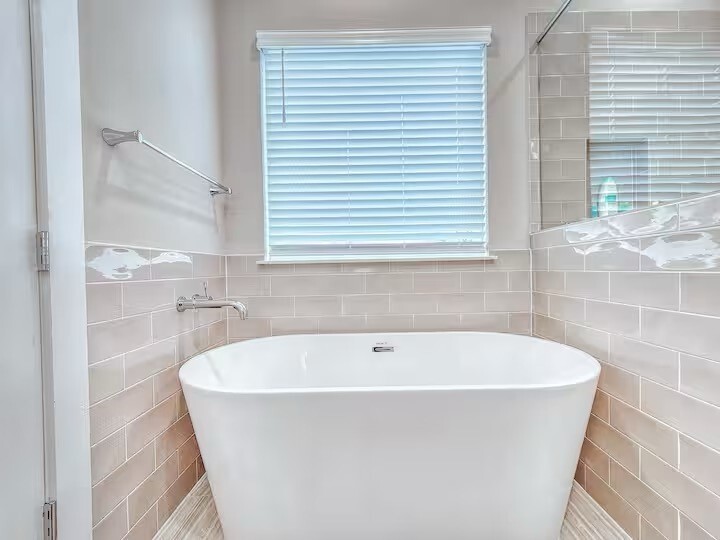 Building Photo - 240 Julia St