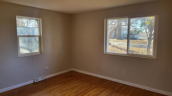 Building Photo - 2831 Englewood Terrace