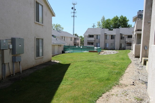 Building Photo - Creekside Apartments