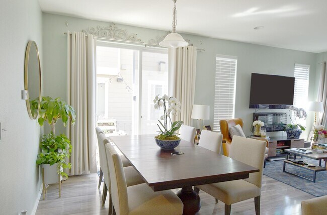 Building Photo - Central Park Home for Rent! Unfinished Bas...