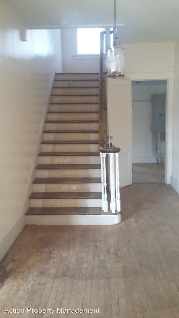 Building Photo - 5 br, 2.5 bath Apartment - 1622 W 1st St