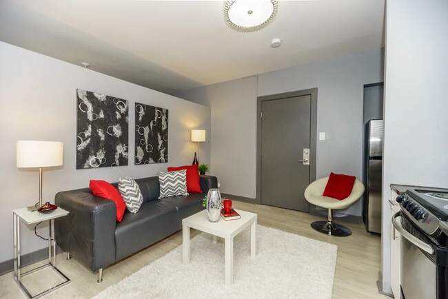 Building Photo - 944 W Montrose Ave