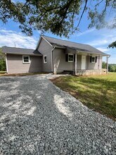 Building Photo - 239 Thorn Dr
