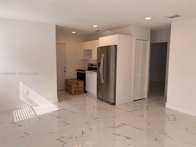 Foto del edificio - 2481 NW 154th St