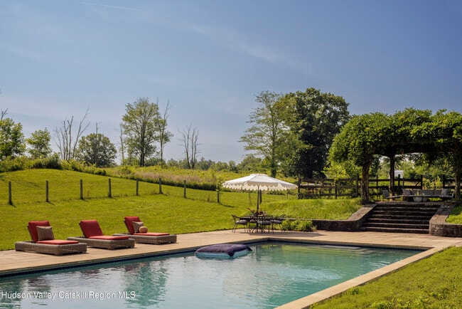 Building Photo - 243 Morton Rd