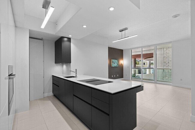 Foto del edificio - 347 N New River Dr E