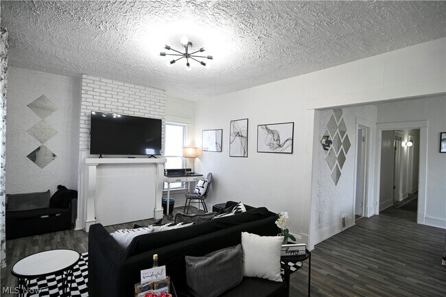 Foto del edificio - 1856 Lampson Rd