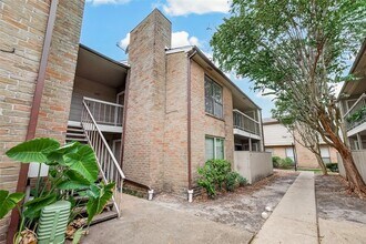 Building Photo - 2120 Wilcrest Dr