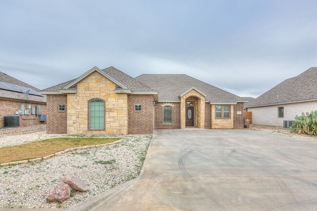 Building Photo - COMING NOVEMBER 2025 - Bentwood Country Cl...