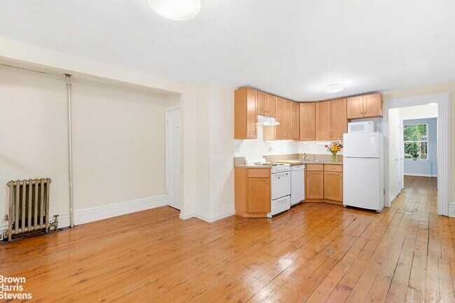 Building Photo - Spacious Garden apt. w/Yard & Office