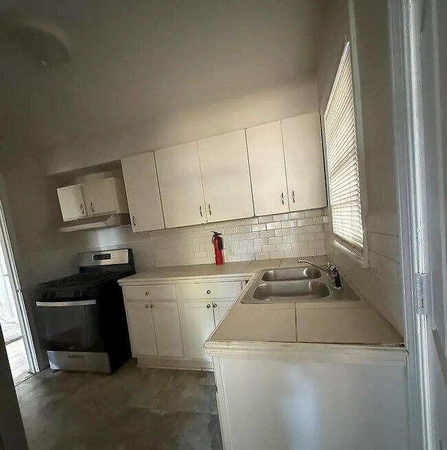 Building Photo - 756 Kensington Pl