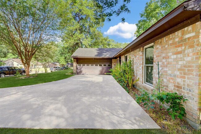 Building Photo - 2179 River Village Dr