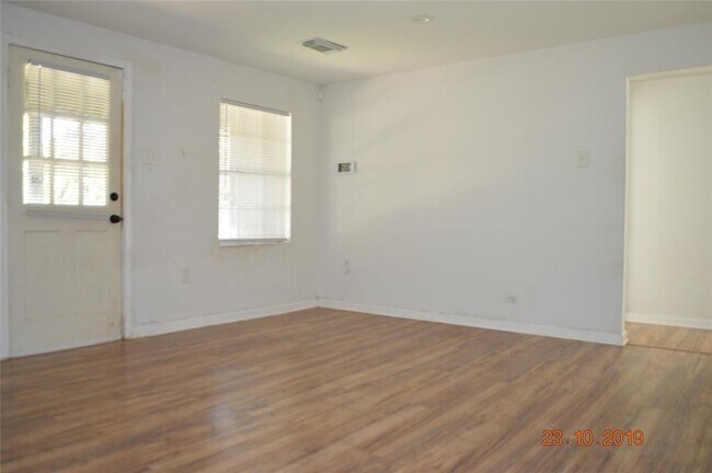Building Photo - 1003 N Arcola St