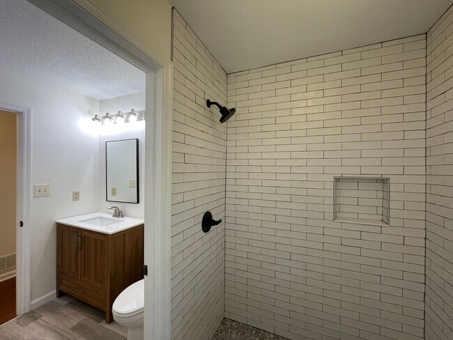 Foto del edificio - **PRELEASING**130 Derby Street | 3 BED 1.5 BATH CLOSE TO CAMPUS