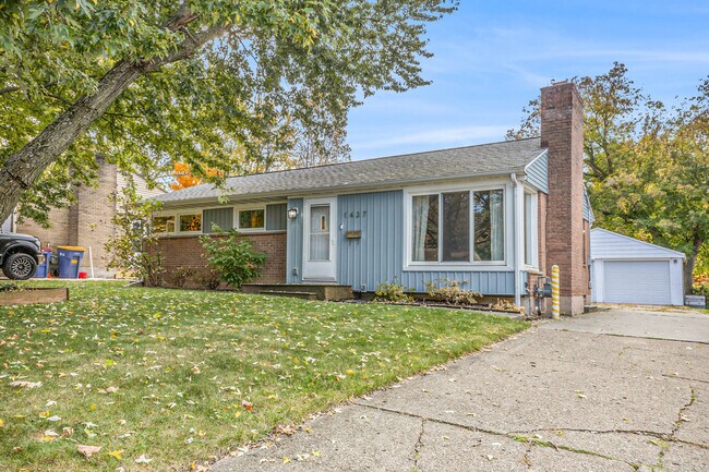 Building Photo - 1437 Lewison Ave NE