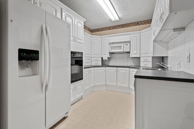 Foto del edificio - 1425 N Stoneridge Manor