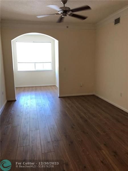 Foto del edificio - 1203 Myrtlewood Cir W