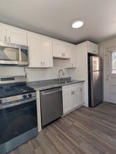 Building Photo - 500 Fordham Ave