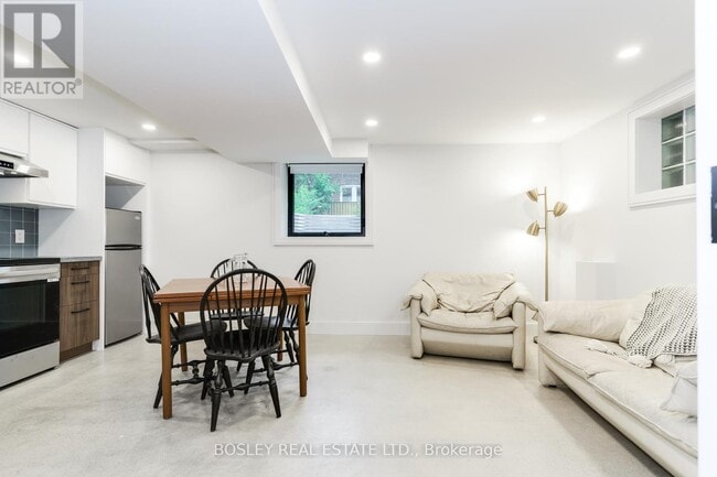 Building Photo - 47 Linnsmore Cr