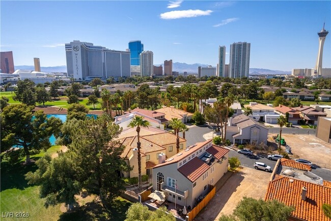 Foto del edificio - 2845 Queens Courtyard Dr