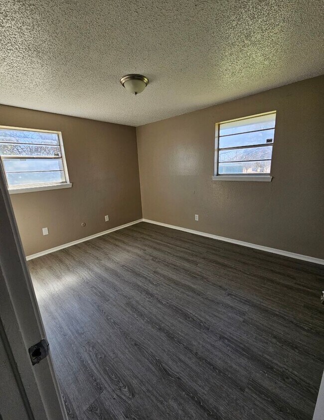 Foto del edificio - 4 Bedroom House Available in OKC