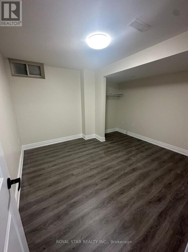 Photo du bâtiment - 89 Forest Edge Crescent